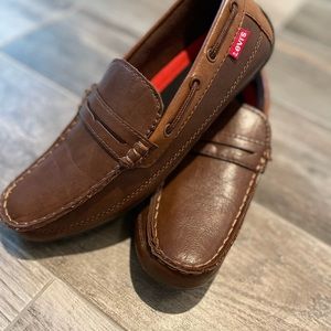 Mens Levi’s loafers